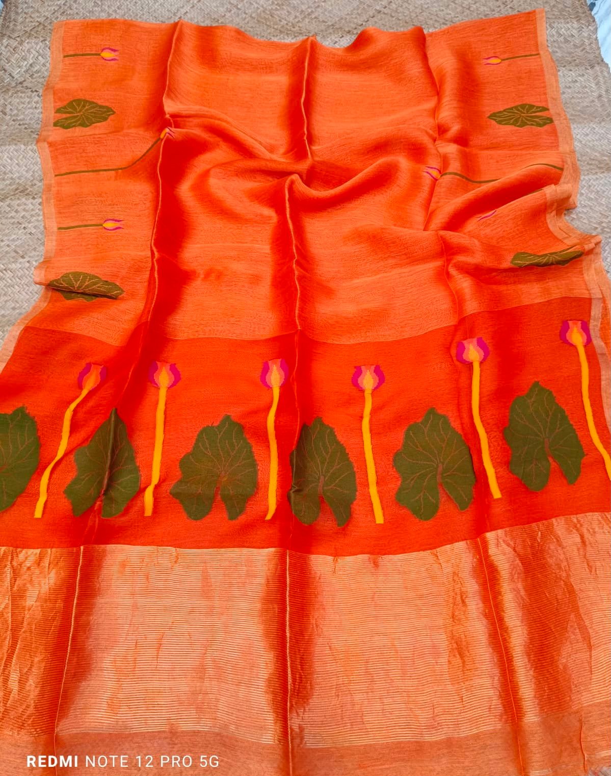 Handloom Silk Linen Saree with Floral & Leaf Motifs - Image 6